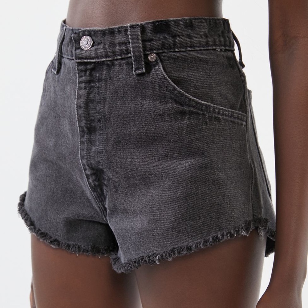 Urban Outfitters Recycled Levi’s Basic Denim Short - Picture 2 of 7